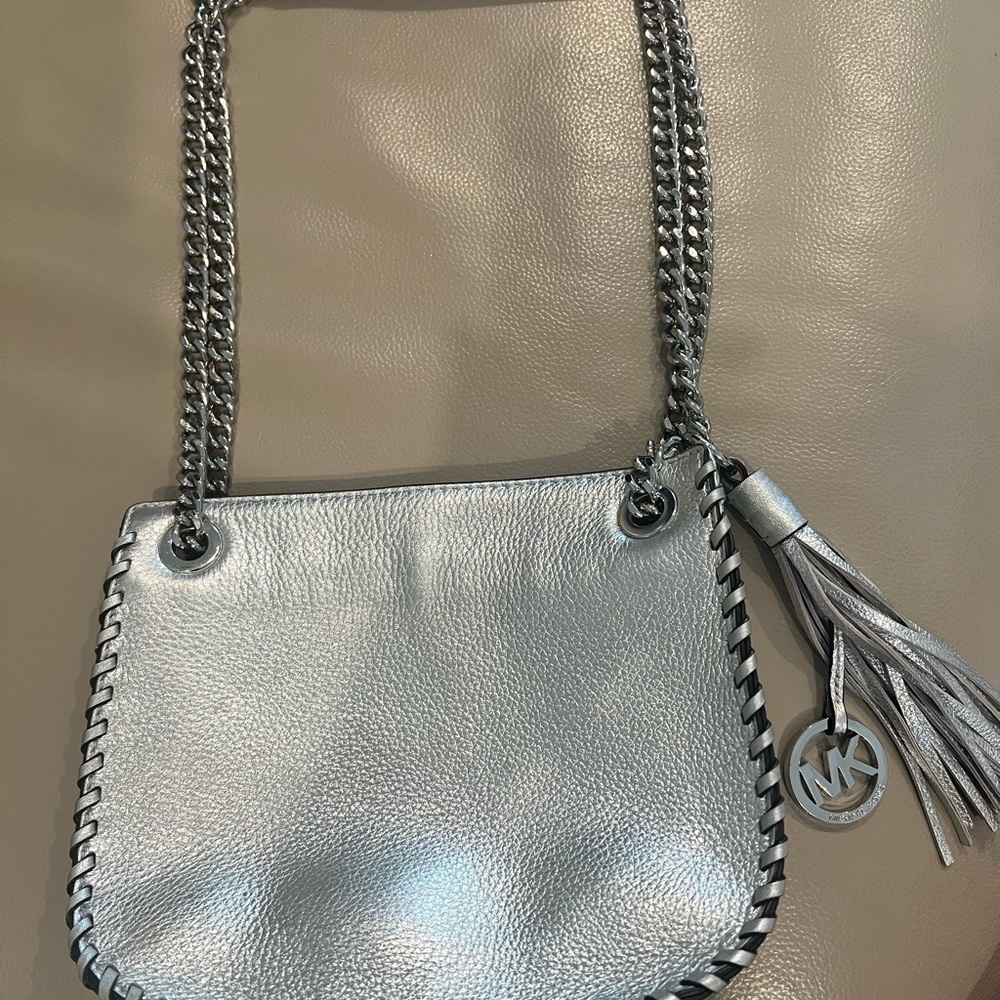 Michael Kors  silver leather crossbody handbag - Picture 3 of 9